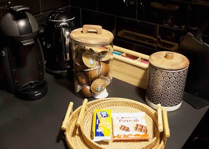 Albinelli's - 10m From Mercato Albinelli Модена