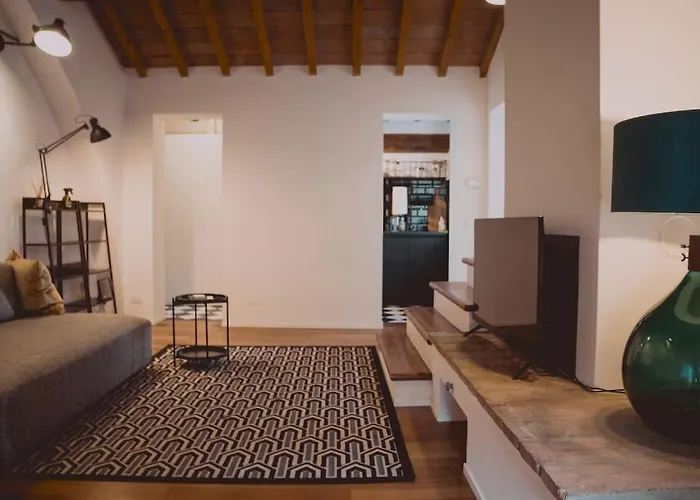 Albinelli's - 10m From Mercato Albinelli Апартаменти