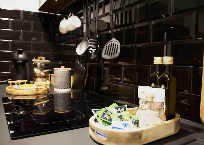 Albinelli's - 10m From Mercato Albinelli Модена