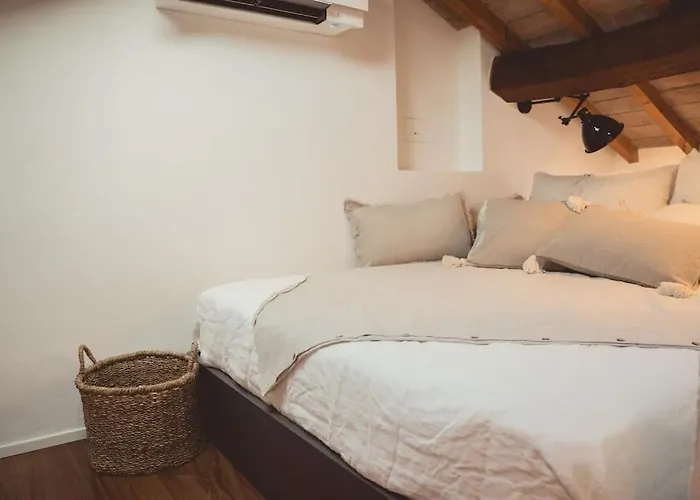 Albinelli's - 10m From Mercato Albinelli Модена