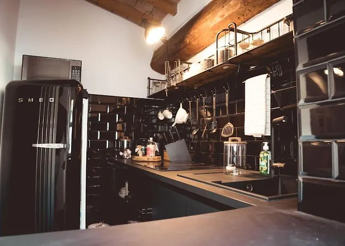 Albinelli's - 10m From Mercato Albinelli Апартаменти *